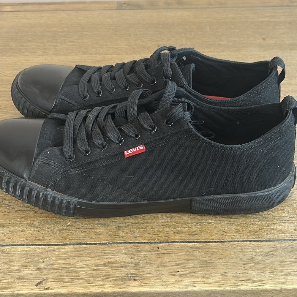Levi's Anikin Canvas Black Men's Sneakers. Size 12.